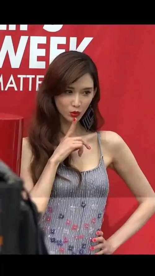 林志玲 亮相某品牌活动,49岁依然气质少女感满满,不愧是台湾第一名