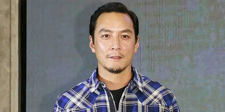 吴彦祖胡子拉渣发际线后退 变搞笑表情包无明星包袱