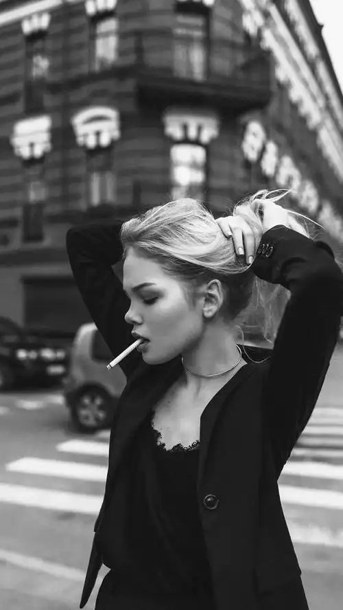 分享一组欧美美女性感诱人写真图片壁纸给大家,眼神魅惑撩人,希望大家