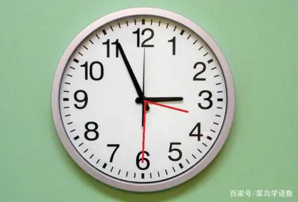 指向5,有5大格,由于时钟是一个周绞侨蟾癜爰4×30十15(半格)=135度