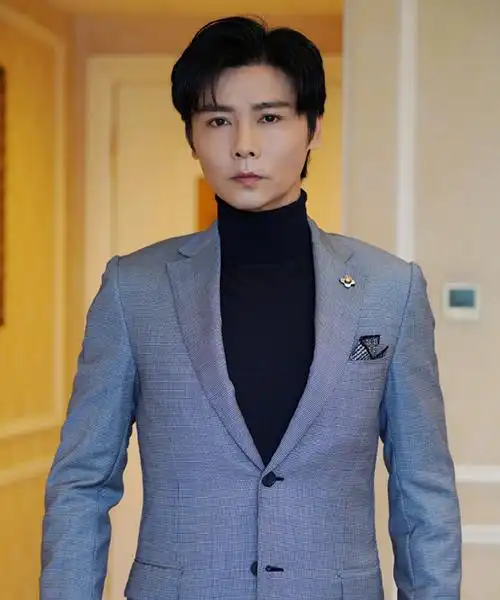 张晋(max zhang),1974年5月19日出生于重庆市,华语影视男演员,导演