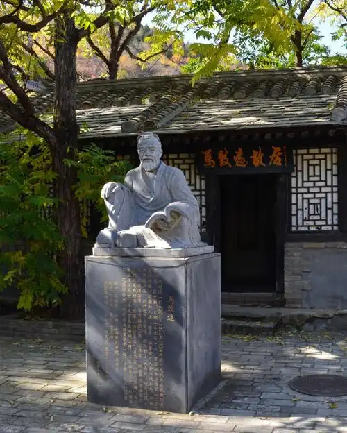 来到古道旁边的马致远故居看看,感受一下大戏曲家当年的古道心境.