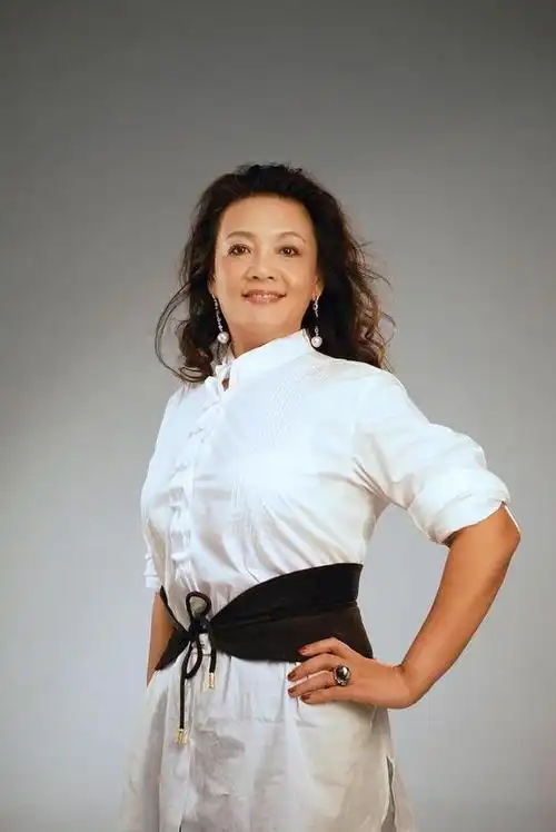 张兰近况,她人生经历跌宕精彩,她为何对徐熙媛这儿媳特别满意|张兰