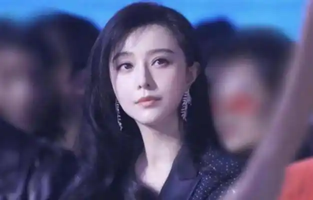 41岁范冰冰隐婚男方二婚带着儿子为养家她只能跑外网混饭吃