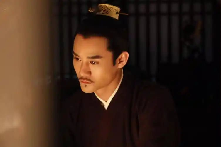 盘点娱乐圈的5位黄金单身汉,有人爱情丰富,有人罕见绯闻_胡歌_王凯