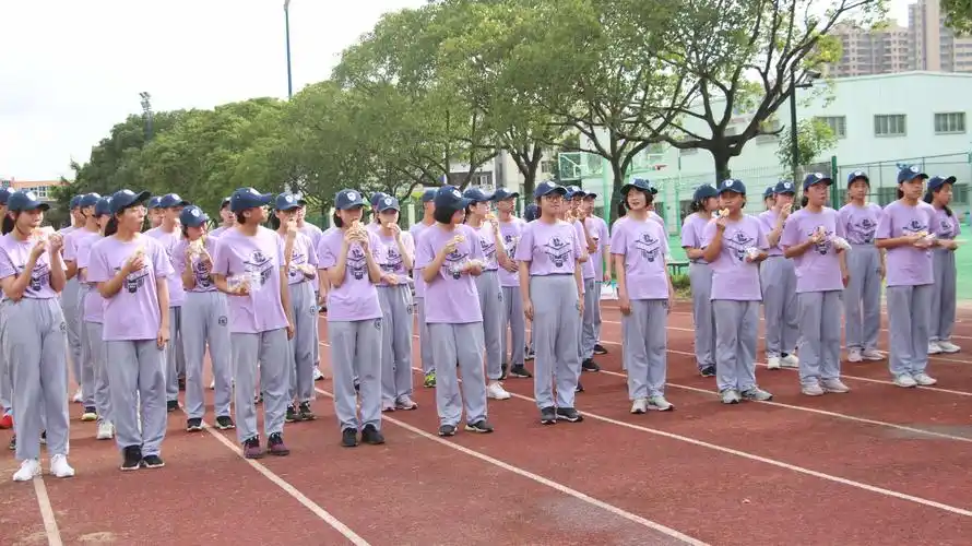 热烈恭贺瑞安四中新生新气象五天军训成功落幕迈向新台阶征程