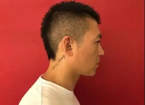 (2)板寸发型 记得发尾要留长,修剪的时候,专注修剪旁边两侧即可.