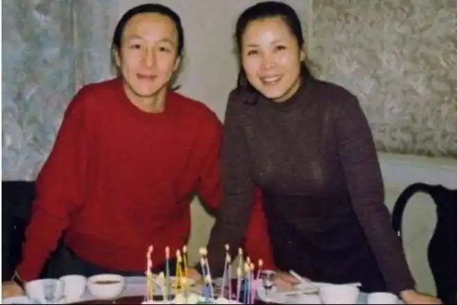 田震患病后退圈老公不离不弃陪伴7年两人生活幸福