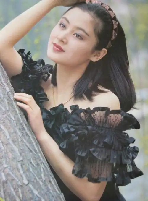 陈红,15张罕见挂历照,她是美女中的另外一种存在