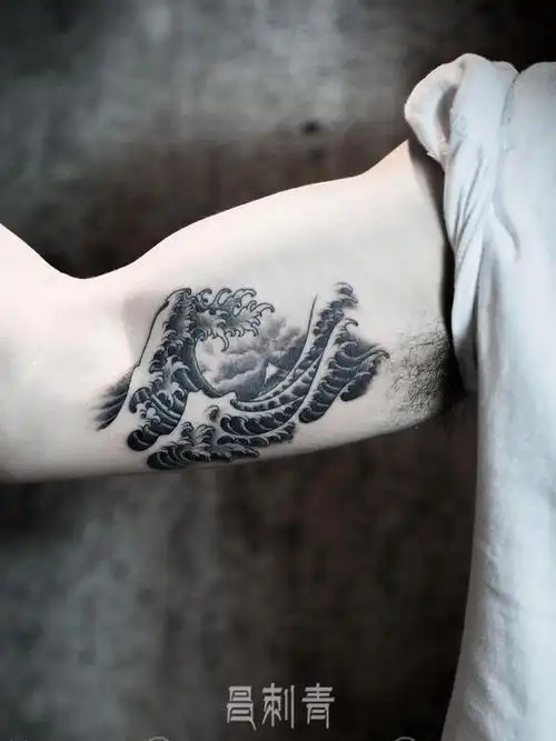 大臂内侧海浪_纹身图案手稿图片_李昌的纹身作品集