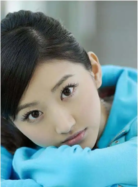 景甜18岁旧照曝光,"人工睫毛"好辣眼,这长相如何出道的?