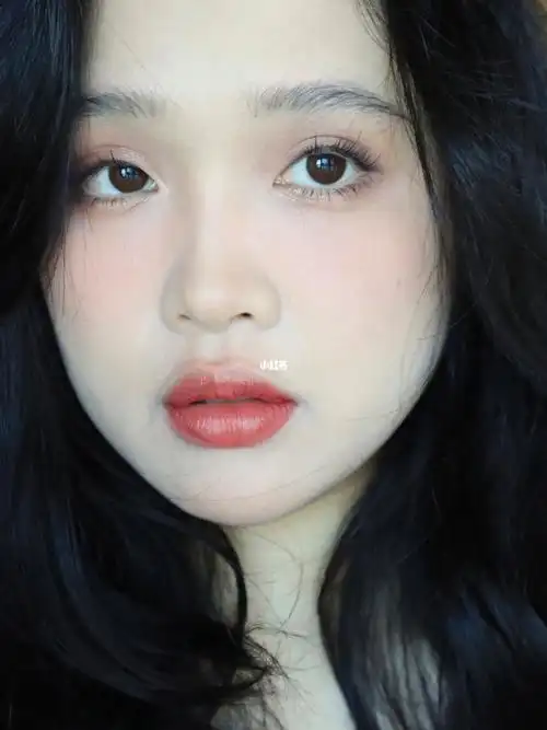 黑发妆容淡妆富贵花橄榄皮