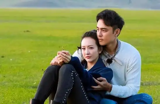 在她与王凯的恋情结束后不久,王鸥与明道确立了恋爱关系,并且两人还