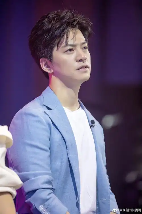 16:58 #快乐男声##歌手李健#  对弟子如此用心良苦的健哥,别说洪雨雷