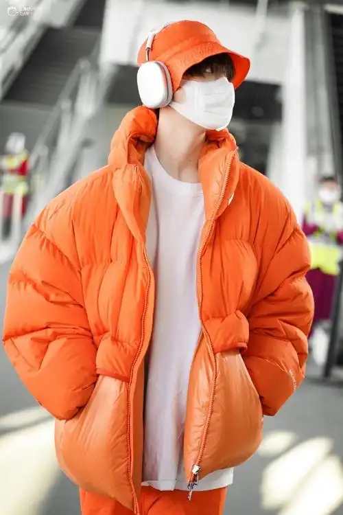 范丞丞浙江卫视跨年出发路透##范丞丞橙色造型机场饭拍