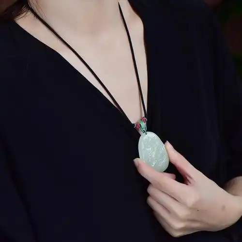 温文尔雅的人佩戴哪些和田玉