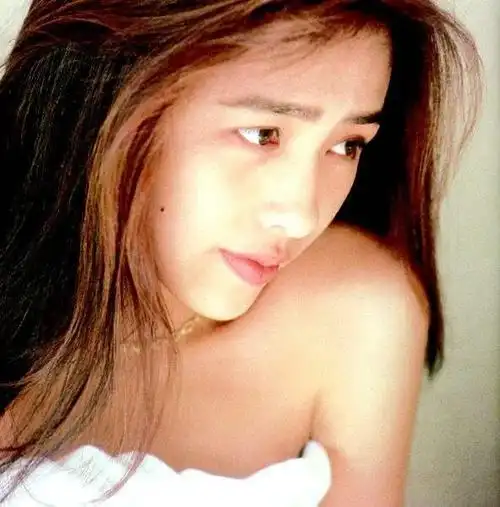 工藤静香年轻时一组海边写真,身材真的是一级棒,俘获男神妥妥的