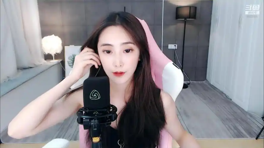 淼淼喵酱呀斗鱼性感舞蹈区美女主播美腿7.16直播录像