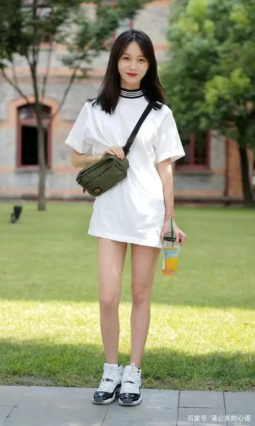 简单也可以很好看,气质女生的休闲装造型,又靓又个性