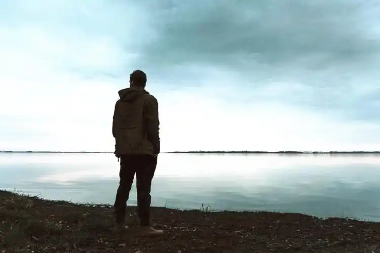 男人有多苦有多累这是35岁的男人喝醉酒之后的真心话