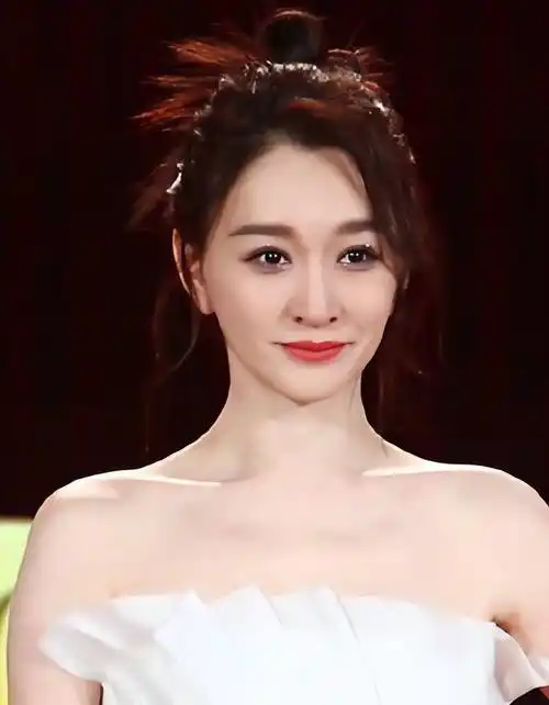 李小冉:与富商纠缠11年,转身嫁给男闺蜜,5个亿随便花