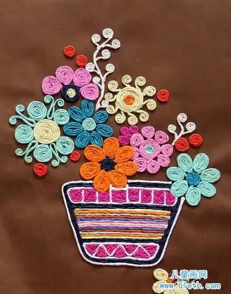 漂亮的儿童毛线粘贴画作品欣赏:一盆花