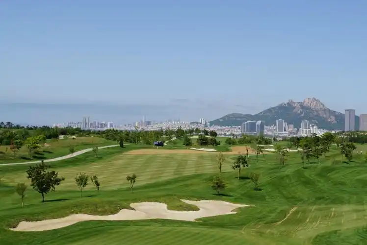 石老人海岸线上风光无限