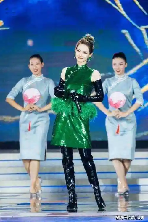 金鸡奖开幕式上演旗袍秀戚薇浮夸金莎油腻她最惊艳