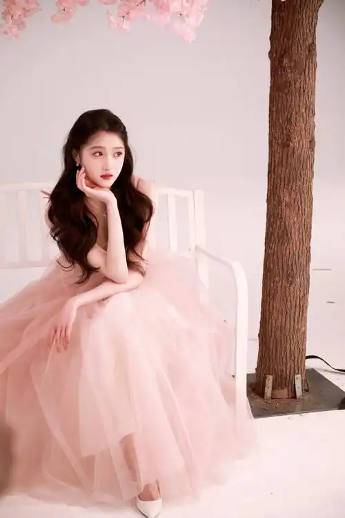 关晓彤春日花仙子