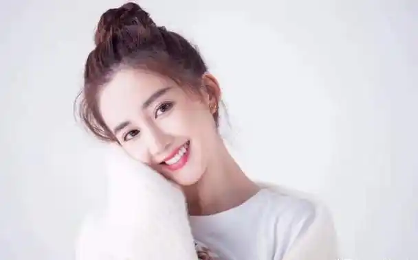 陈欣予的演艺生涯始于她的首部影视作品《大当家》,此后她连续参演了