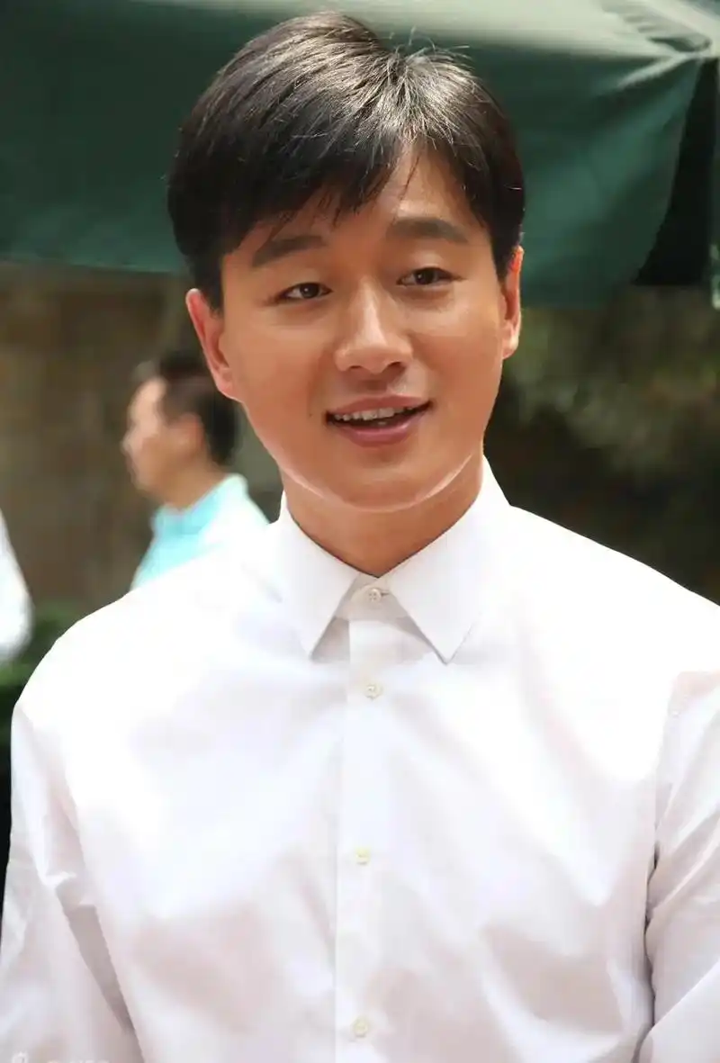 老照片(568) 佟大为的童年留影. - 抖音