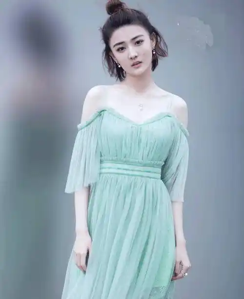 原创27岁徐璐颜值超美身材时尚这个女神越来越有味道了