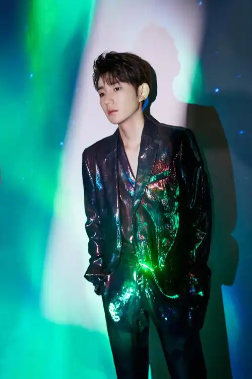 首页 图片大全 明星 王源镭射外套帅气写真图片 上一张 下一张