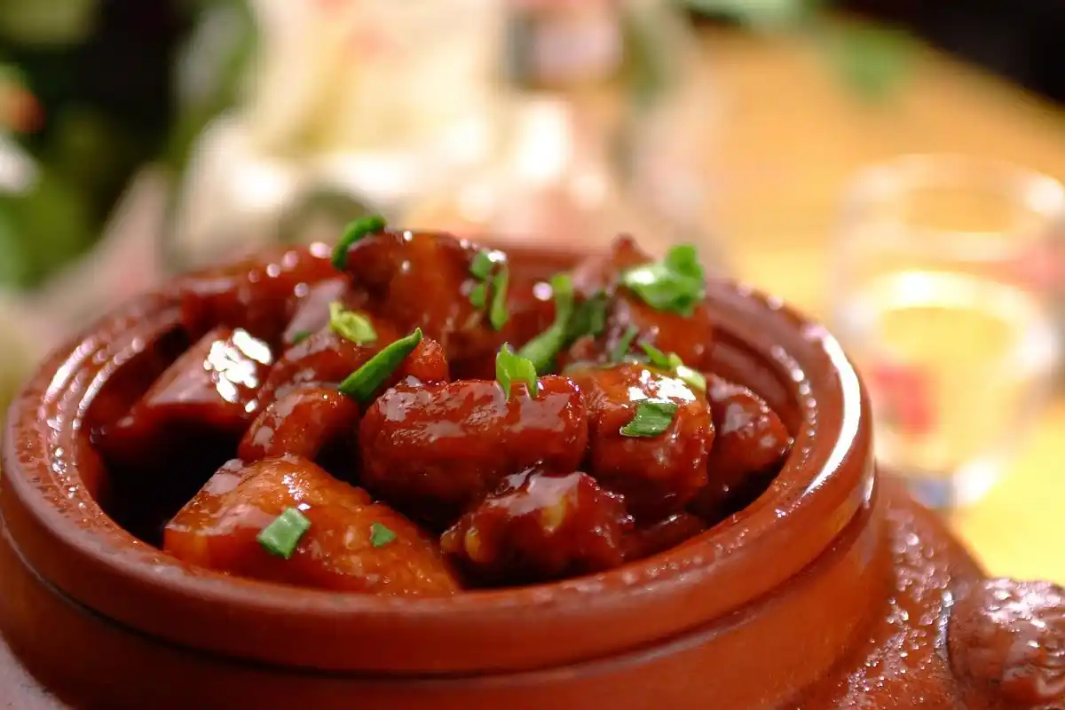 在徽厨遍天下的时代,徽州菜肴达到鼎盛,经营者不仅继承徽菜的烹饪传统