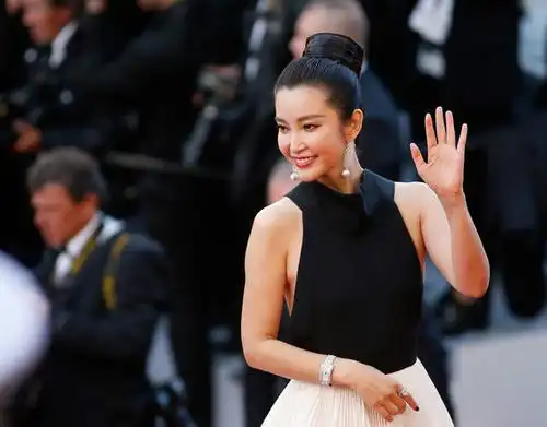 直击:第69届戛纳国际电影节开幕式红毯