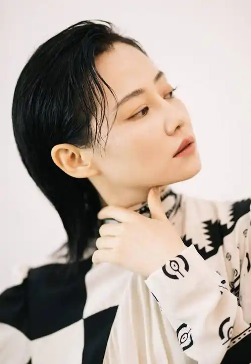 原创38岁谭卓容颜美丽身材有料颜值惊艳的演技派女神