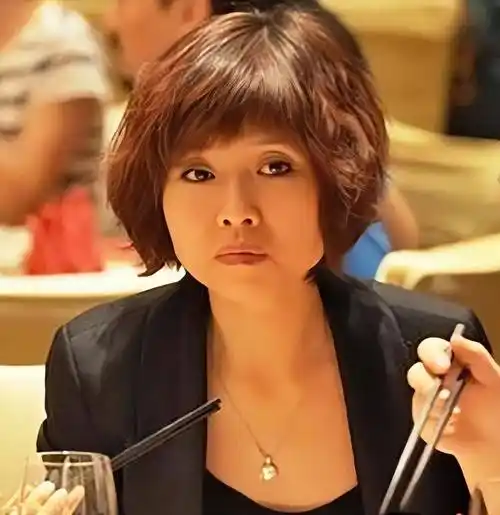 刀郎的妻子朱梅:选择一穷二白的刀郎,甘愿做他背后的女人