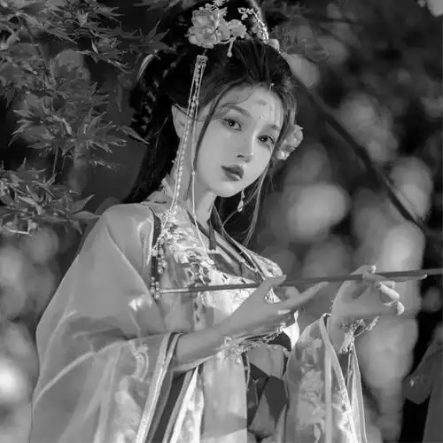 高冷范黑白女生头像