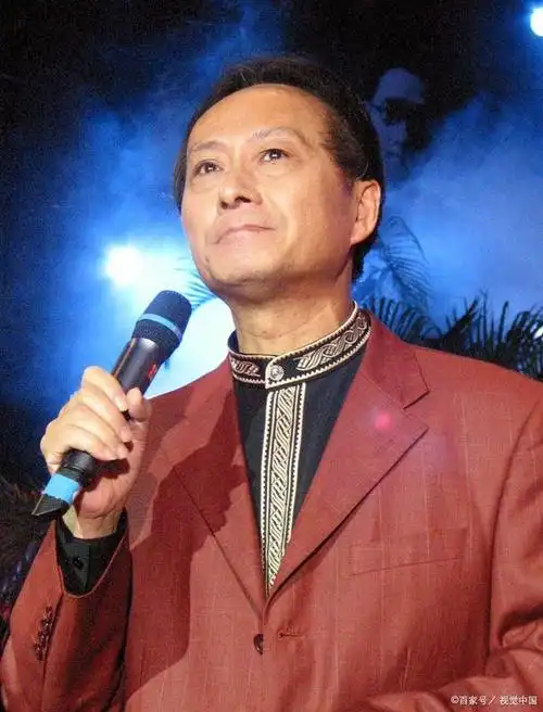 暗指李连杰耍大牌童自容艺德不敢恭维