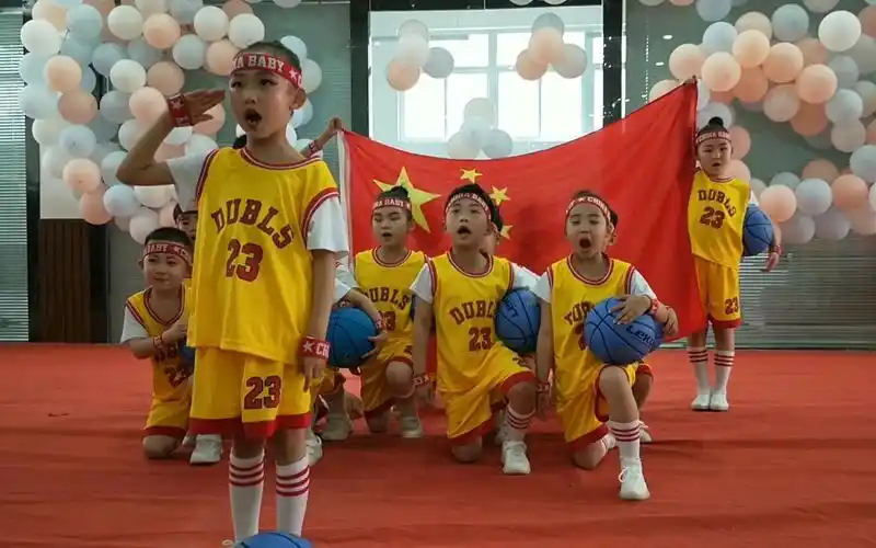 六一儿童节到了,看完孩子们表演的节目,心里感慨万千