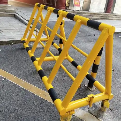 万泰拒马移动路障巨马带刺防撞护栏阻车幼儿园单位学校防冲撞设施