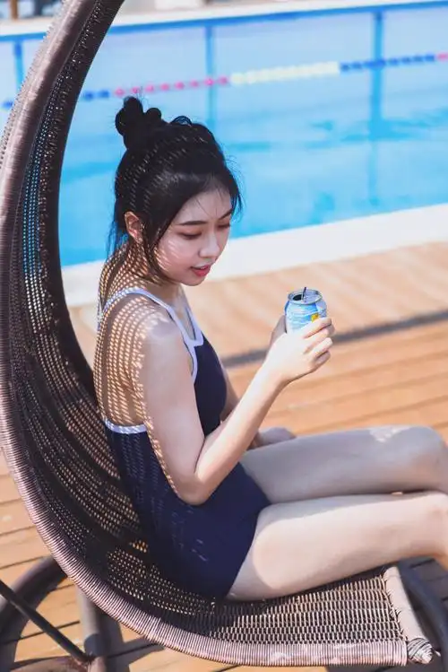 草莓味死库水泳衣