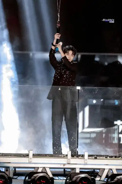 tfboys十周年演唱会通过审批#给王俊凯蓝海!他值得最好的!