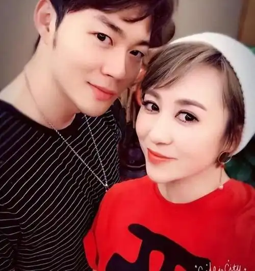 纪实马丽嫁比自己小11岁男友38岁高龄为其生下孩子成人生赢家