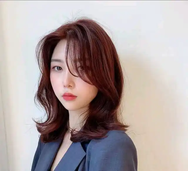 这4款微烫锁骨发,绝对是减龄的必备发型