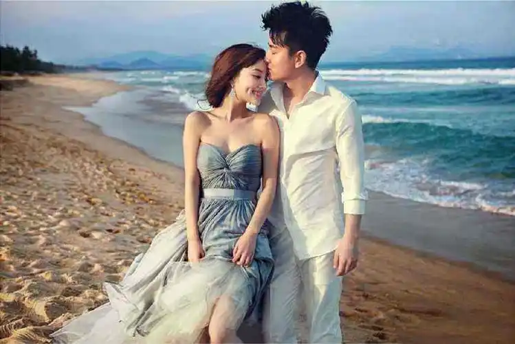 他曾是宠妻狂魔,却遭遇背叛,如今独自一人买醉治疗心伤|贾乃亮|李小璐