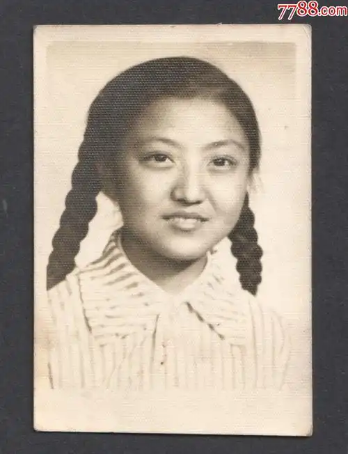 五十年代麻花辫子姑娘老照片