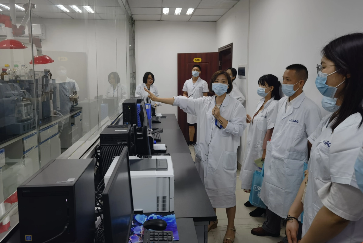 零距离了解过程南宁市市场监管局邀公众参观化妆品检测实验室