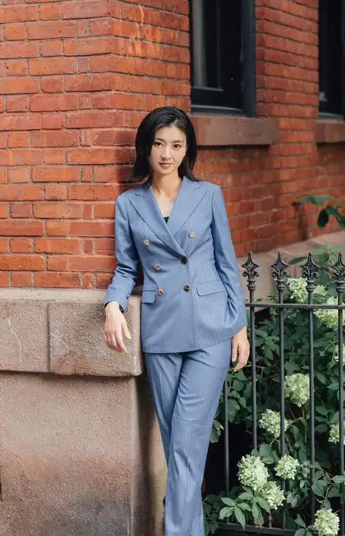 优雅ol范!斓曦最新写真演绎秋日午后惬意时光