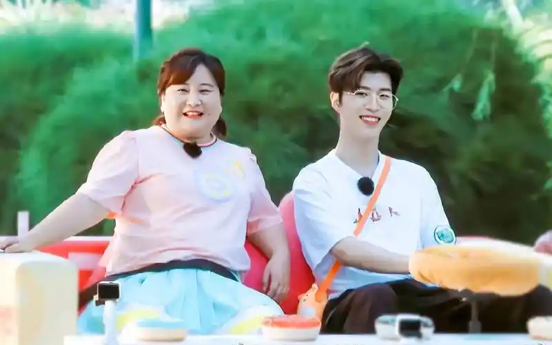 贾玲,范丞丞秘密生下孩子?传言她隐婚多年,真相是?_小品_男友_喜剧